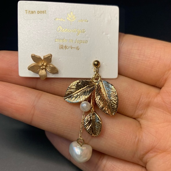 Freshwater Pearl Earrings (Gold) - Picture 2 of 2